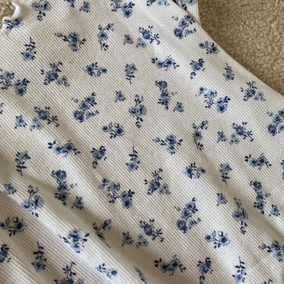 Hollister size M white tank top with blue flowers. Perfect condition. - Picture 2 of 4